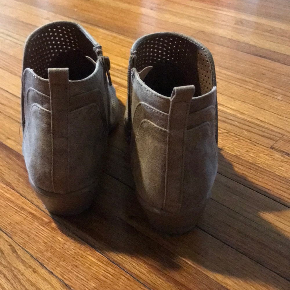 Tan booties - Picture 4 of 4